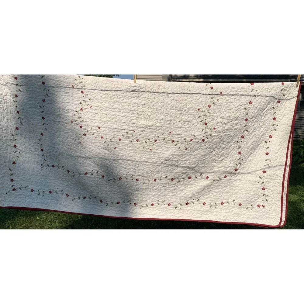 Vintage Country Cottage Quilt Blanket Floral Embroidered 82x85